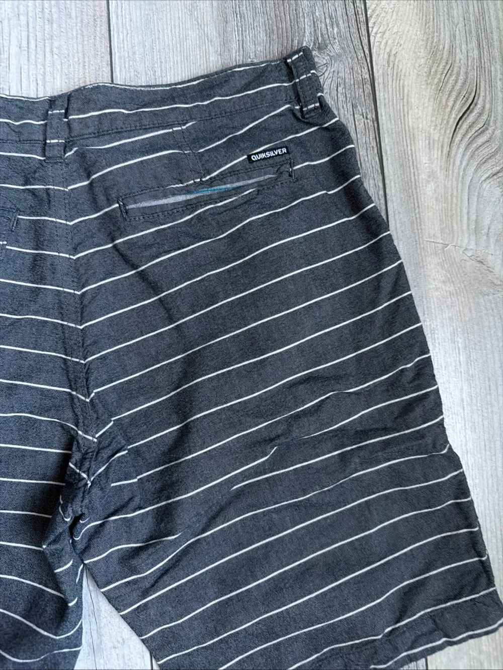 Quiksilver Amphibian Hybrid Men’s Size 30 Shorts. Grey stripes. Great condition